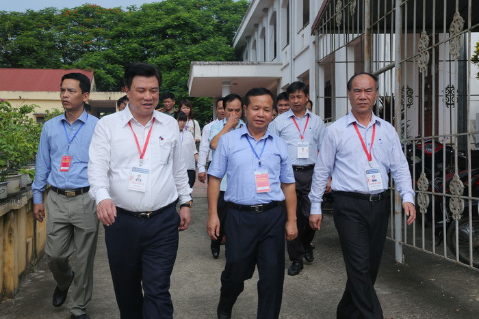 Thứ trưởng Nguyễn Hữu Độ kiểm tra công tác coi thi tại điểm thi Trường THPT Nguyễn Trãi, Hội đồng thi Sở GD&ĐT Hòa Bình Thứ trưởng Nguyễn Hữu Độ kiểm tra công tác coi thi tại điểm thi Trường THPT Nguyễn Trãi, Hội đồng thi Sở GD&ĐT Hòa Bình
