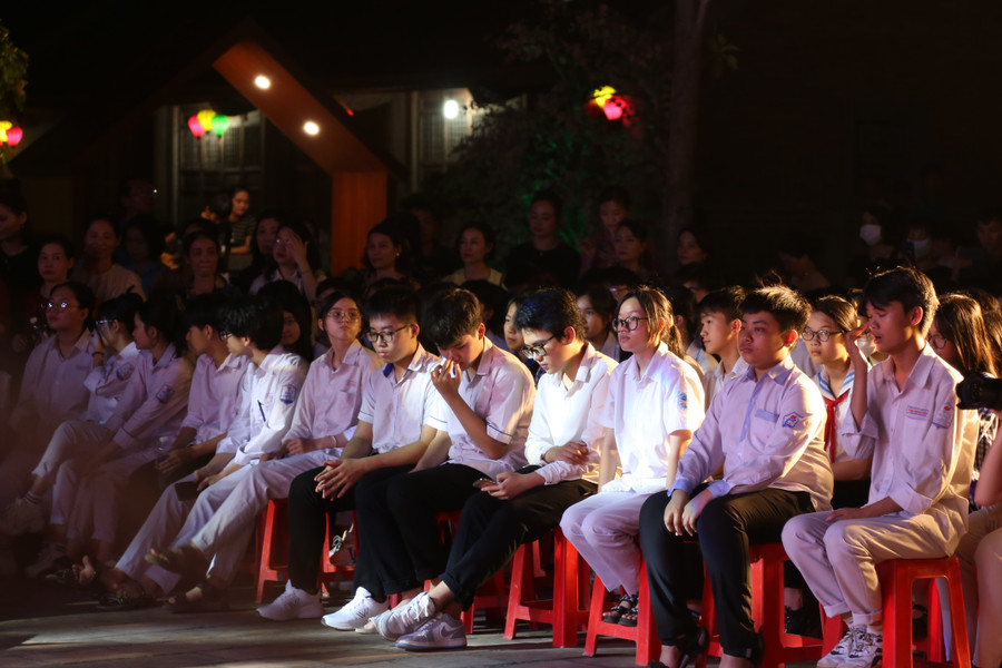 Các em học sinh tham dự buổi Lễ. Các em học sinh tham dự buổi Lễ.
