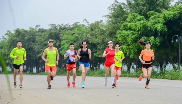 Chuẩn bị chế độ ăn hợp lý cùng với nước uống trước, trong và sau khi chạy maraton là cực kỳ quan trọng. Ảnh minh hoạ