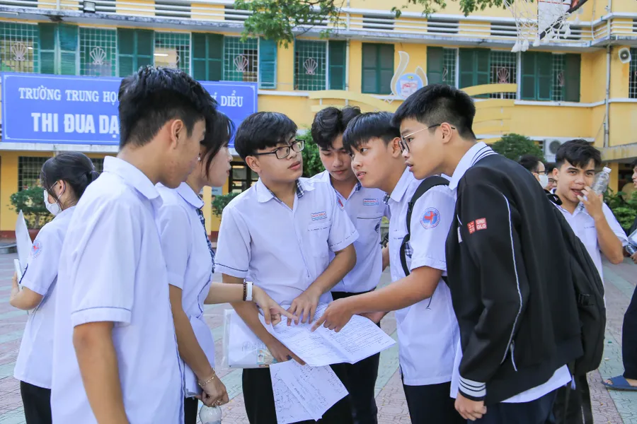 Các thí sinh tham dự kỳ thi tốt nghiệp THPT 2023 tại Thừa Thiên - Huế. (Ảnh: Hoàng Hải).
