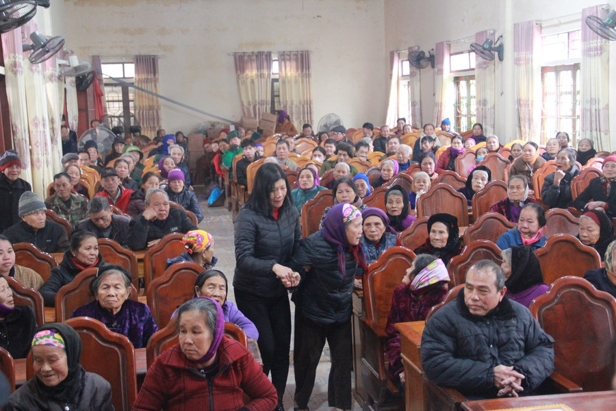 Công ty TNHH Kanvielife trao tặng 230 suất quà Tết cho người dân xã Ích Hậu. (Ảnh: Vũ Long) Công ty TNHH Kanvielife trao tặng 230 suất quà Tết cho người dân xã Ích Hậu. (Ảnh: Vũ Long)