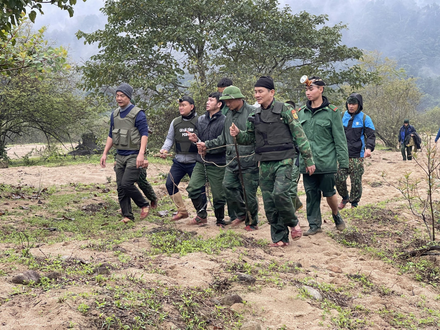 Hành trình gần 2 năm xuyên rừng, xuyên đêm truy bắt kẻ giết người nguy hiểm, chui lủi trong rừng sâu buôn bán ma túy.