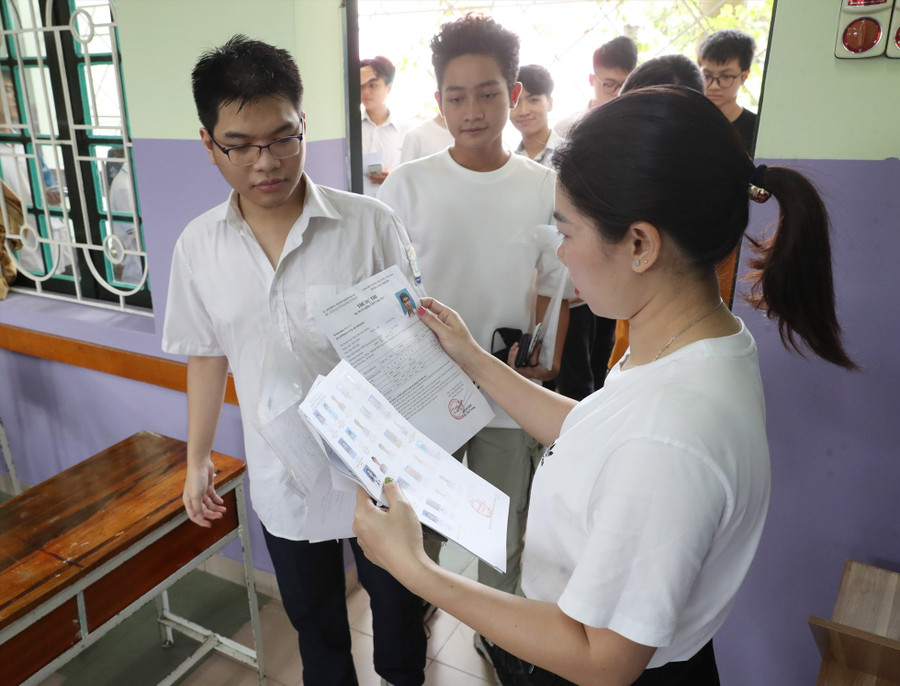 Thí sinh tham dự kỳ thi tốt nghiệp THPT 2023. Ảnh: INT