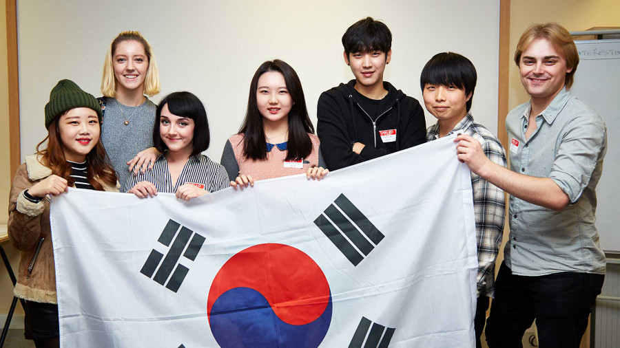 Sinh viên quốc tế học đại học tại Nhật Bản. Sinh viên quốc tế học đại học tại Nhật Bản.