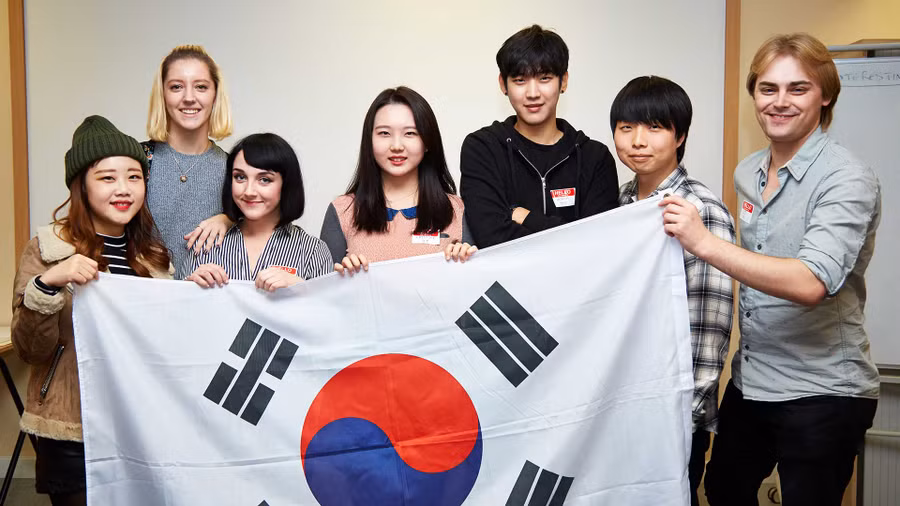 Sinh viên quốc tế học đại học tại Nhật Bản.