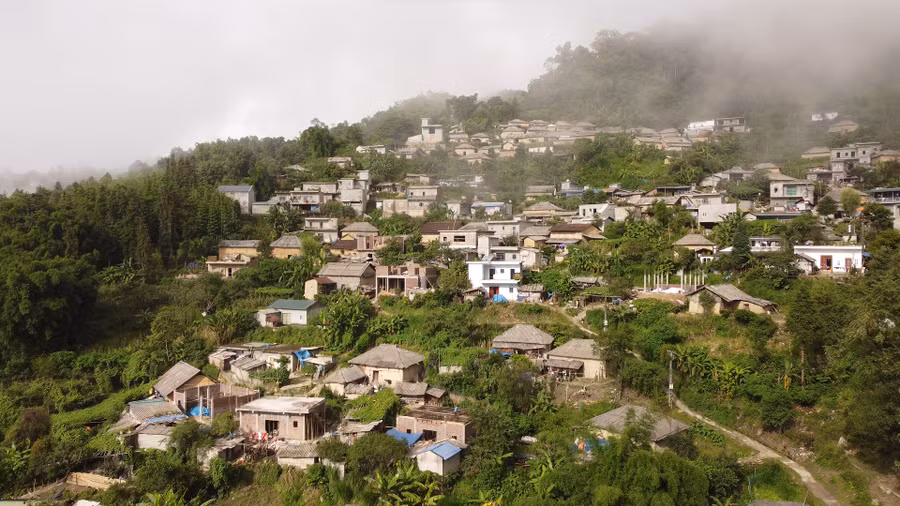 Những ngôi nhà trình tường ở bản U Ní Chải. Những ngôi nhà trình tường ở bản U Ní Chải.