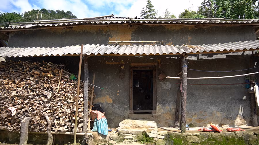 Nhà trình tường chỉ có 1 cửa chính. Nhà trình tường chỉ có 1 cửa chính.