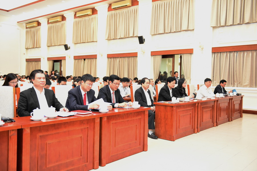 Các đại biểu nghe và quán triệt Nghị quyết T.Ư 8 Khóa XII tại hội nghị Các đại biểu nghe và quán triệt Nghị quyết T.Ư 8 Khóa XII tại hội nghị