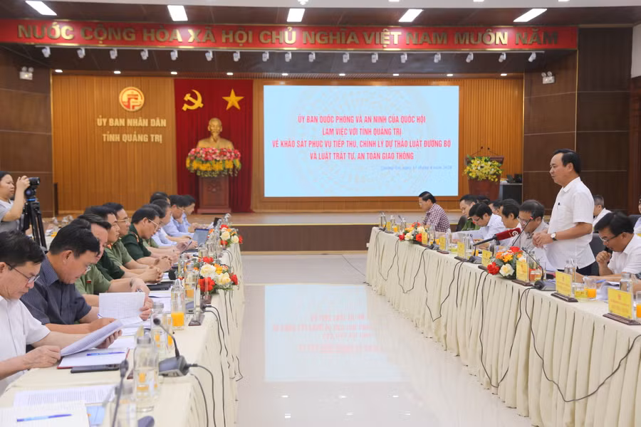 Đoàn công tác của Ủy ban Quốc phòng và An ninh của Quốc hội làm việc với tỉnh Quảng Trị.