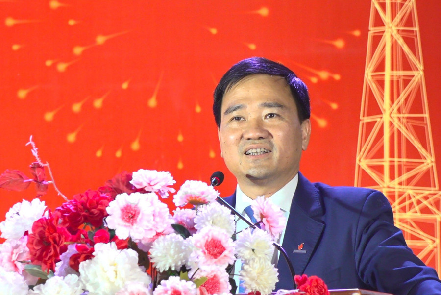 Ông Vũ Anh Tuấn - Phó Chủ tịch Công đoàn Dầu khí Việt Nam. Ông Vũ Anh Tuấn - Phó Chủ tịch Công đoàn Dầu khí Việt Nam.