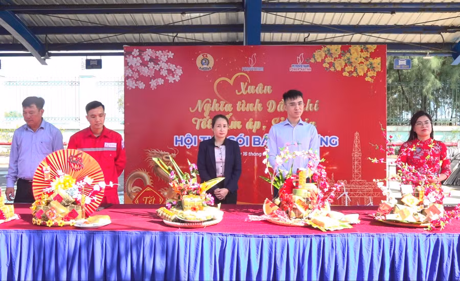 Các hoạt động thi gói bánh chưng...