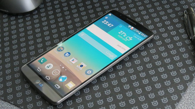 LG G3 - 32 GB (10,99 triệu đồng) LG G3 đã đi đến chu kỳ cuối của vòng đời sản phẩm. Hiện nhiều nơi đã ngừng kinh doanh model này. Cũng do đó, mức giá của máy khá dễ chịu so với một siêu phẩm di động. Kiểu dáng thon gọn, màn hình Quad HD siêu nét là những điểm mạnh của G3. Những smartphone dung lượng lớn nhất đang bán tại VN