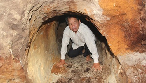 Người dân khai quật địa đạo vừa phát lộ sau 50 năm - Ảnh 1 Người dân khai quật địa đạo vừa phát lộ sau 50 năm - Ảnh 1