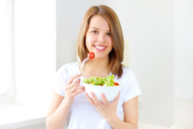 4. Chỉ ăn khi đói thật sự. Theo các chuyên gia dinh dưỡng, nhiều người có thói quen ăn uống vì buồn chán, căng thẳng hơn là do đói thật sự. Chính vì vậy, đây cũng là lý do khiến bạn khó kiểm soát cân nặng của mình. 4. Chỉ ăn khi đói thật sự. Theo các chuyên gia dinh dưỡng, nhiều người có thói quen ăn uống vì buồn chán, căng thẳng hơn là do đói thật sự. Chính vì vậy, đây cũng là lý do khiến bạn khó kiểm soát cân nặng của mình.