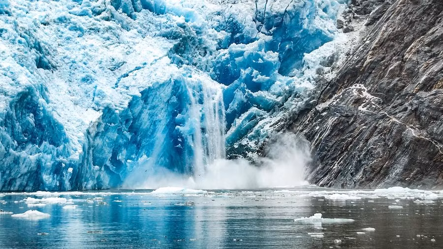Các sông băng đang tan chảy do biến đổi khí hậu.