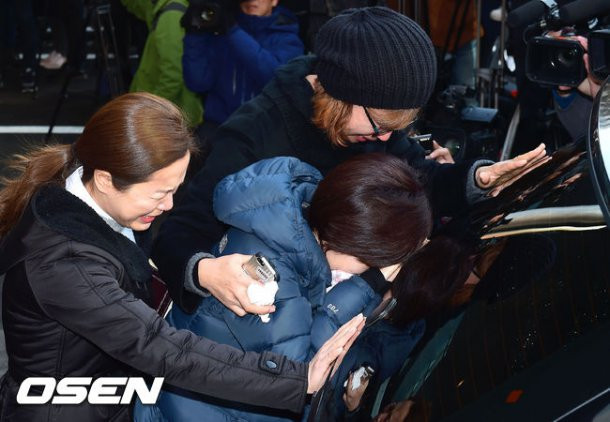 Đám tang đẫm lệ của diễn viên qua đời vì ung thư ảnh 8 - 8