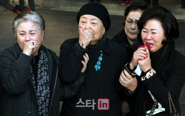 Đám tang đẫm lệ của diễn viên qua đời vì ung thư ảnh 3 - 3