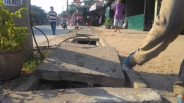 Vụ nắp cống bật nổ gần cây xăng: Có thể do khí mêtan tích tụ nhiều trong cống ảnh 2