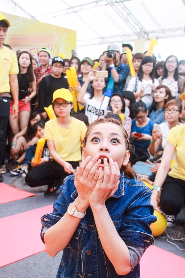 Chi Pu quên lời khi cover 