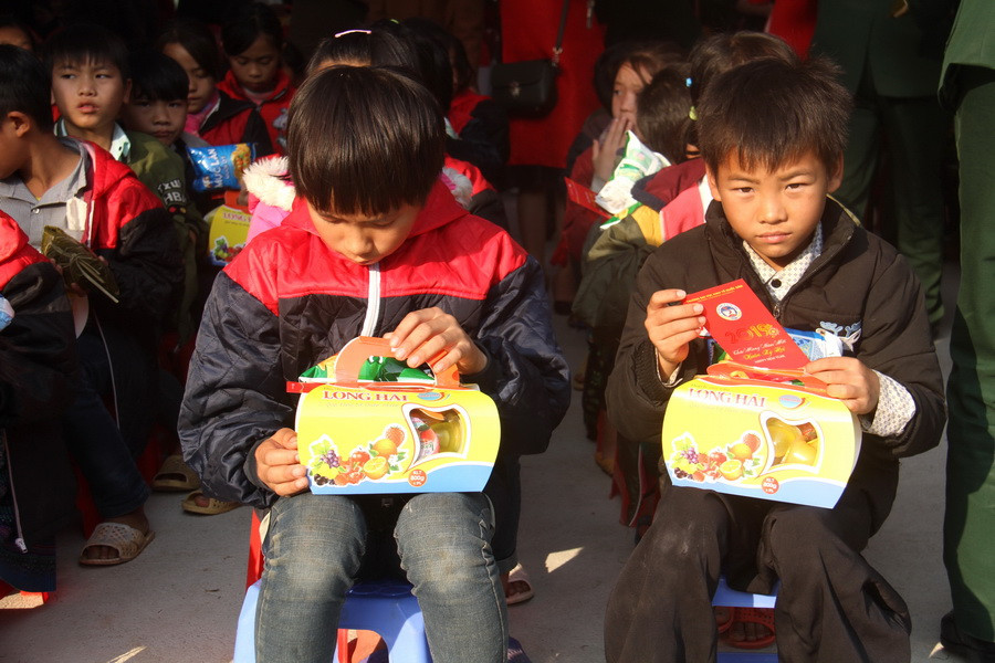 Quà gồm thạch rau câu và cả lì xì nhé Quà gồm thạch rau câu và cả lì xì nhé