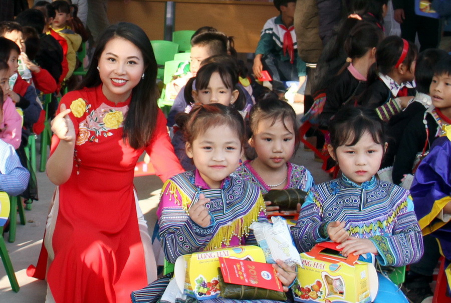 Cùng thả tim với cô dẫn chương trình xinh đẹp của VTV nhé Cùng thả tim với cô dẫn chương trình xinh đẹp của VTV nhé