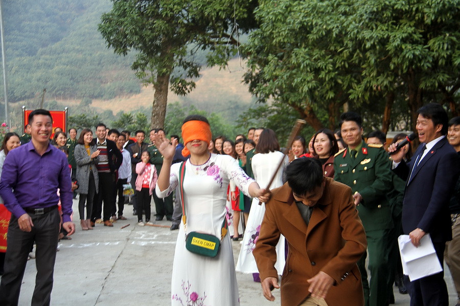 Nhưng nhiều cô giáo vẫn nhằm nhầm niêu khác mà vung gậy lên... nguy hiểm .... Nhưng nhiều cô giáo vẫn nhằm nhầm niêu khác mà vung gậy lên... nguy hiểm ....