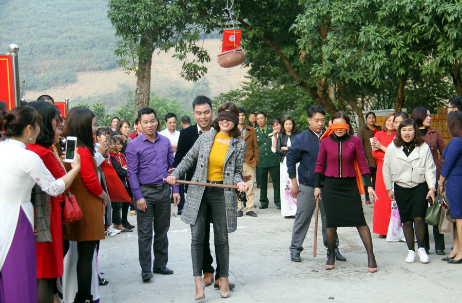 Phong thái hai cô rất oai kìa Phong thái hai cô rất oai kìa