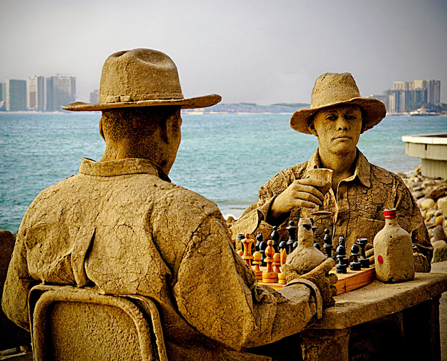 Tượng cát chơi cờ. Tượng cát chơi cờ.