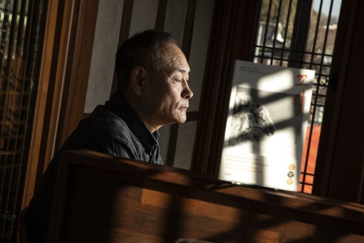 Nhà tự nhiên kiêm văn gia Park Soo Yong, Hàn Quốc. Nhà tự nhiên kiêm văn gia Park Soo Yong, Hàn Quốc.