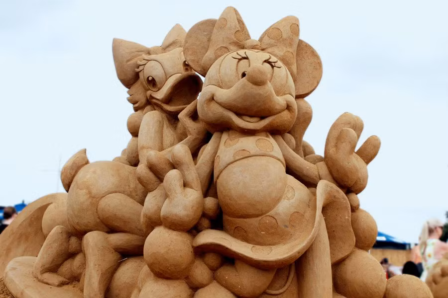 Tượng cát chuột Mickey.
