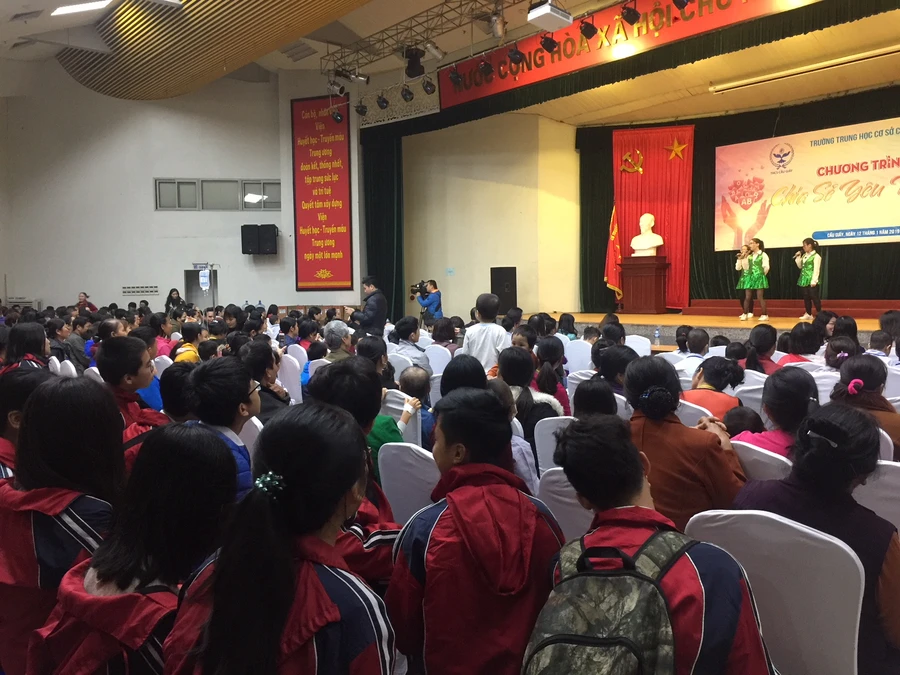 Thắp sáng chương trình “Chia sẻ yêu thương”