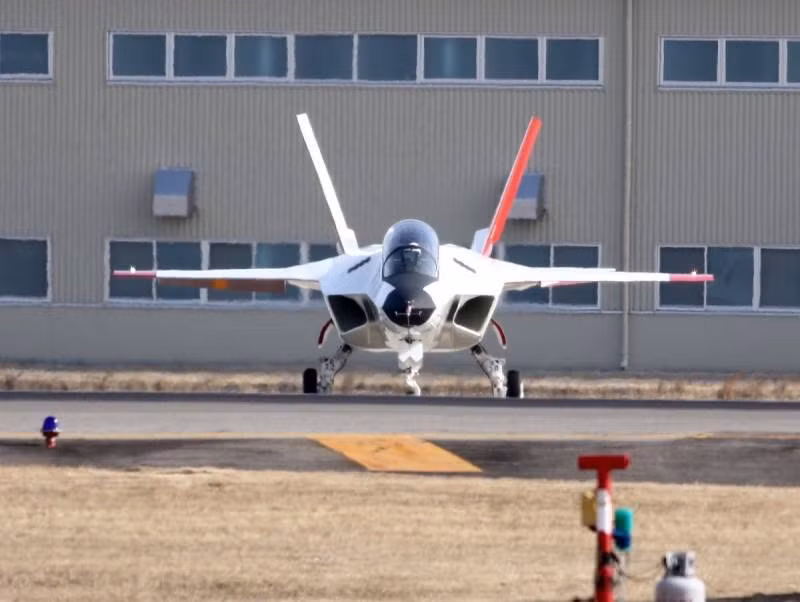 Nguyên mẫu đầu tiên có hai động cơ IHI Corporation XF5 với lực đẩy tối đa là 49 kN. Nguyên mẫu đầu tiên có hai động cơ IHI Corporation XF5 với lực đẩy tối đa là 49 kN.