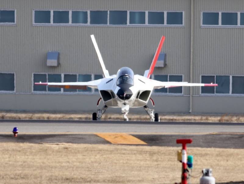 Nguyên mẫu đầu tiên có hai động cơ IHI Corporation XF5 với lực đẩy tối đa là 49 kN. Nguyên mẫu đầu tiên có hai động cơ IHI Corporation XF5 với lực đẩy tối đa là 49 kN.