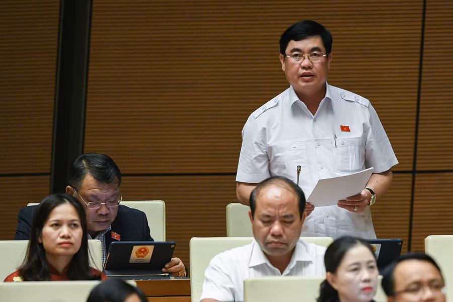 Đại biểu Trần Đình Văn đề nghị, dự án Luật sửa đổi cần có định nghĩa giải thích về khái niệm giá trị thị trường có quyền sử dụng đất làm căn cứ xây dựng.