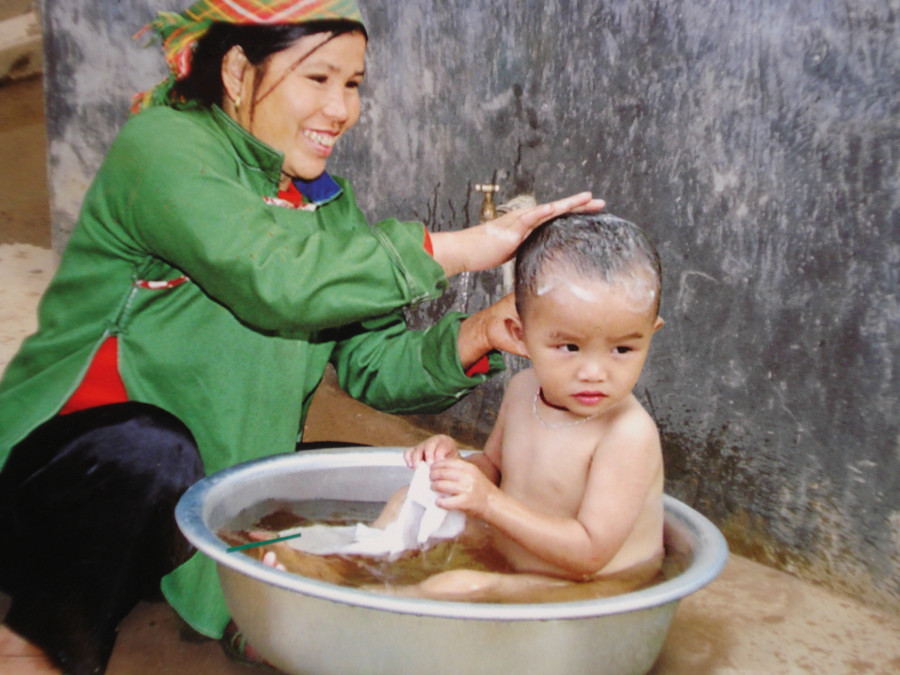 Người dân miền núi có nước sạch sinh hoạt.