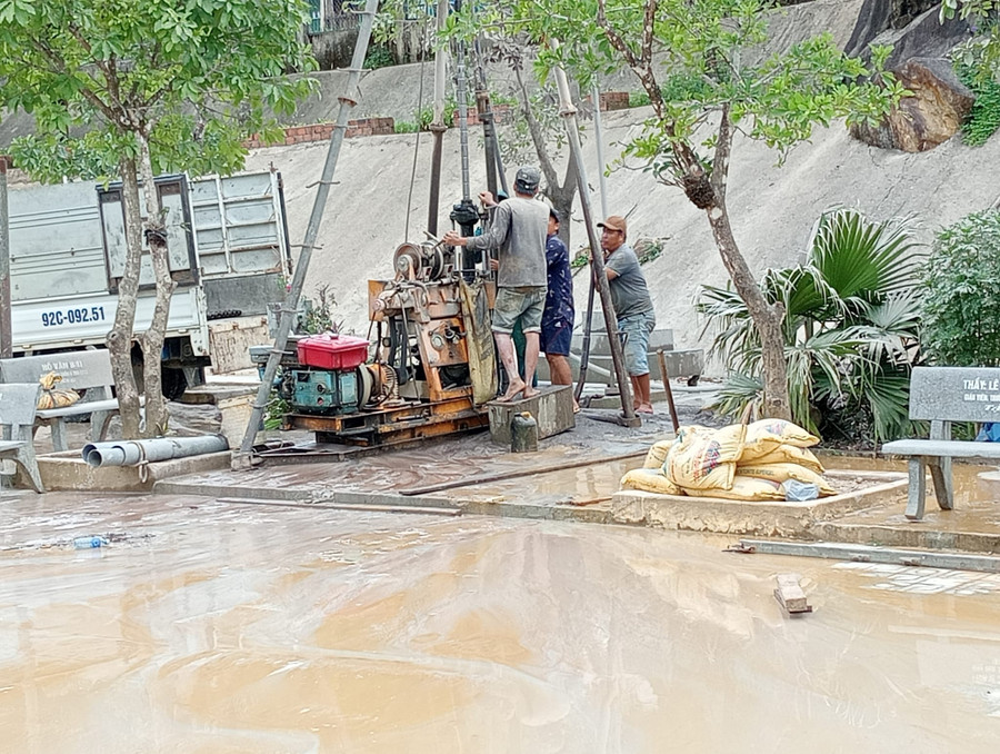 Công trình nước giếng khoan tại Trường PTDTBT Tiểu học Ngọc Linh từ sự kết nối thông tin trên mạng xã hội của thầy Nguyễn Trần Vỹ. Ảnh: NTCC Công trình nước giếng khoan tại Trường PTDTBT Tiểu học Ngọc Linh từ sự kết nối thông tin trên mạng xã hội của thầy Nguyễn Trần Vỹ. Ảnh: NTCC