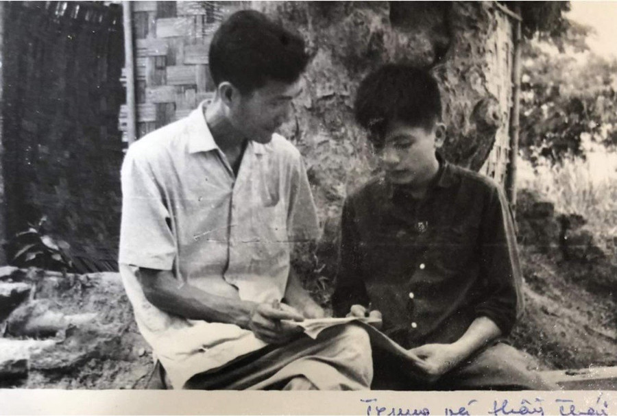 GS.TSKH Ngô Việt Trung và thầy giáo Đặng Trần Thái. GS.TSKH Ngô Việt Trung và thầy giáo Đặng Trần Thái.