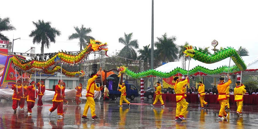 Nghệ thuật múa lân sư rồng ngày càng có nhiều người trẻ tham gia. Nghệ thuật múa lân sư rồng ngày càng có nhiều người trẻ tham gia.