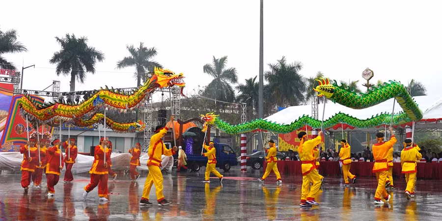 Nghệ thuật múa lân sư rồng ngày càng có nhiều người trẻ tham gia. Nghệ thuật múa lân sư rồng ngày càng có nhiều người trẻ tham gia.