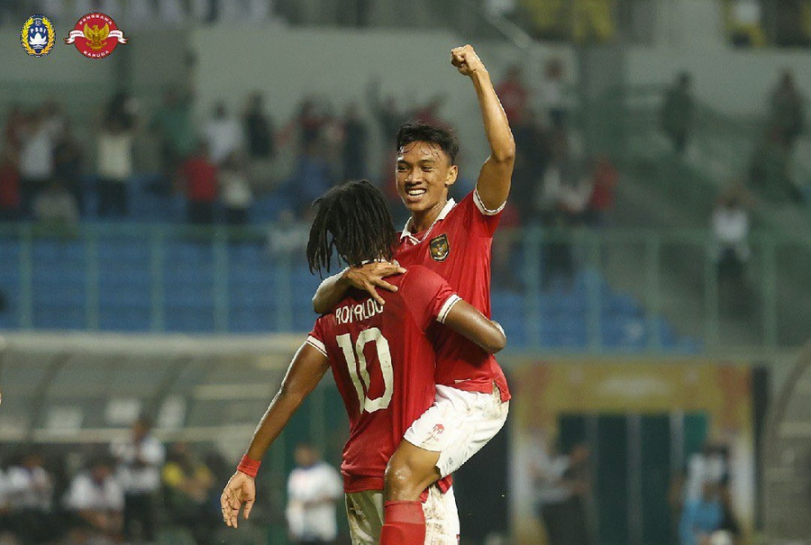 Indonesia leo lên nhì bảng A khi thắng đậm Brunei 7-0. Indonesia leo lên nhì bảng A khi thắng đậm Brunei 7-0.