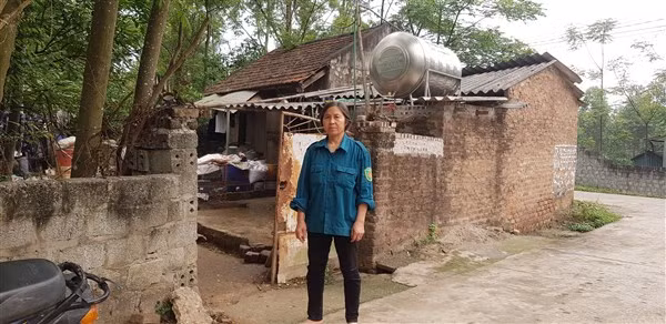 Căn nhà của chị Nguyễn Thị Hiền được xây trên mảnh đất khai hoang giáp 2 ô đất tranh chấp.