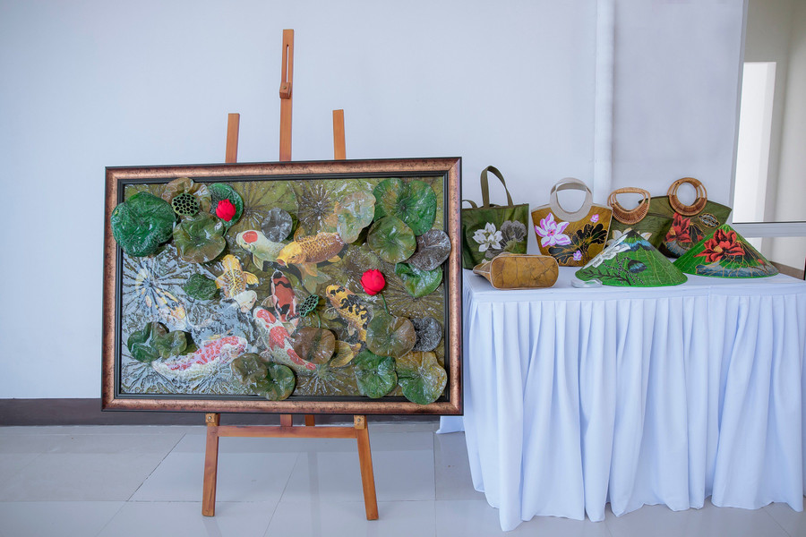 Nhiều sản phẩm với nhiều ý tưởng mới lạ được thiết kế và trưng bày tại triển lãm thiết kế sáng tạo thủ công (Ảnh: Đ.Hoàng).