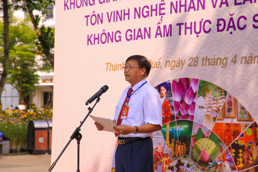 Ông Trần Song – Phó Chủ tịch Thường trực UBND TP Huế phát biểu tại lễ khai mạc. Ông Trần Song – Phó Chủ tịch Thường trực UBND TP Huế phát biểu tại lễ khai mạc.