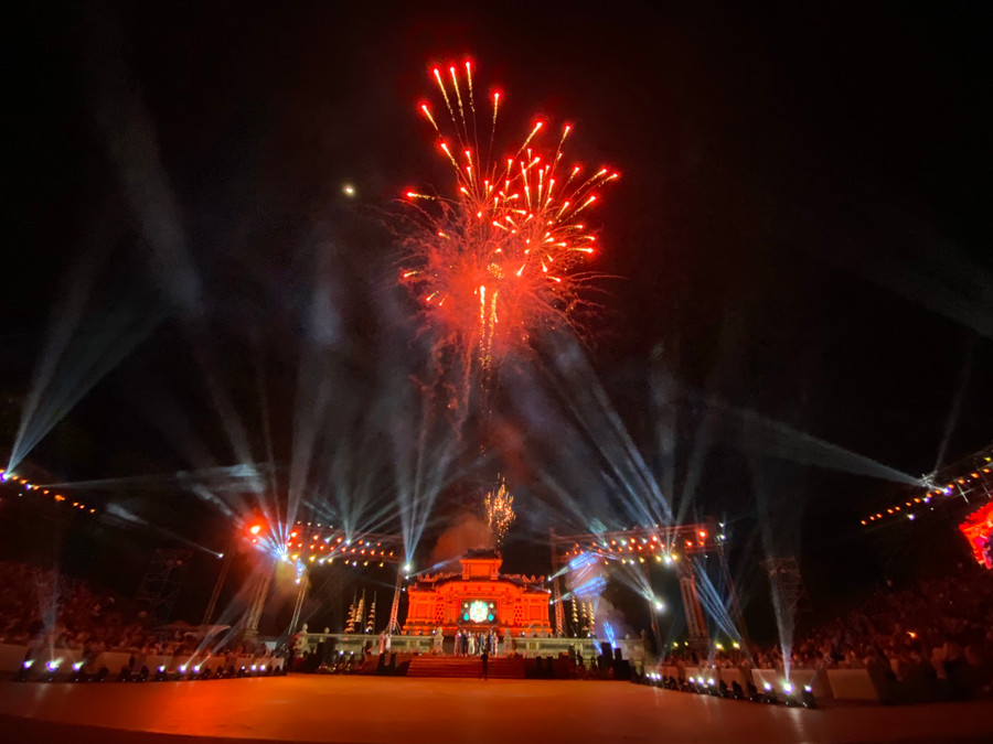 Khán giả được chứng kiến những màn trình diễn pháo hoa đặc sắc tại lễ khai mạc Festival nghề truyền thống Huế 2023. (Ảnh: Hoàng Hải). Khán giả được chứng kiến những màn trình diễn pháo hoa đặc sắc tại lễ khai mạc Festival nghề truyền thống Huế 2023. (Ảnh: Hoàng Hải).