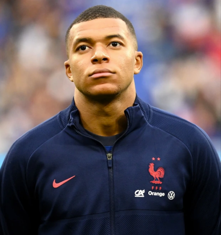 Mbappe từ chối chụp hình cùng tuyển Pháp hôm 20/9. Mbappe từ chối chụp hình cùng tuyển Pháp hôm 20/9.