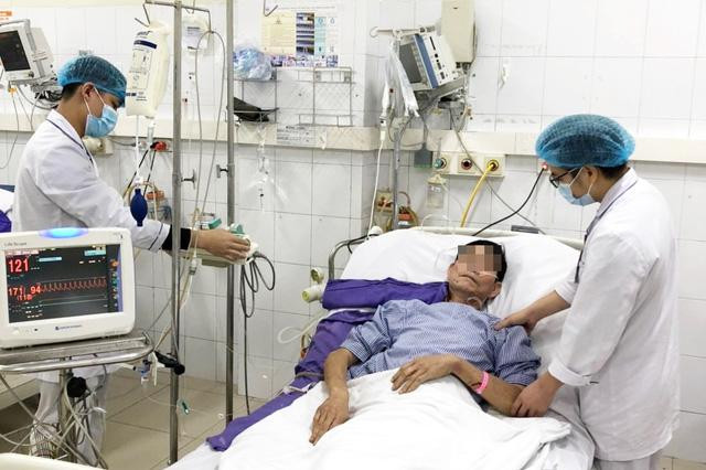 Bệnh nhân được theo dõi chăm sóc sau phẫu thuật. Ảnh: BV. Bệnh nhân được theo dõi chăm sóc sau phẫu thuật. Ảnh: BV.