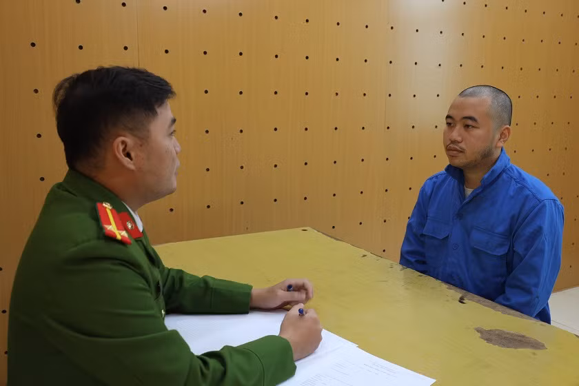 Công an huyện Nam Sách làm việc Phạm Tiến Hưng. Ảnh: Cơ quan Công an.