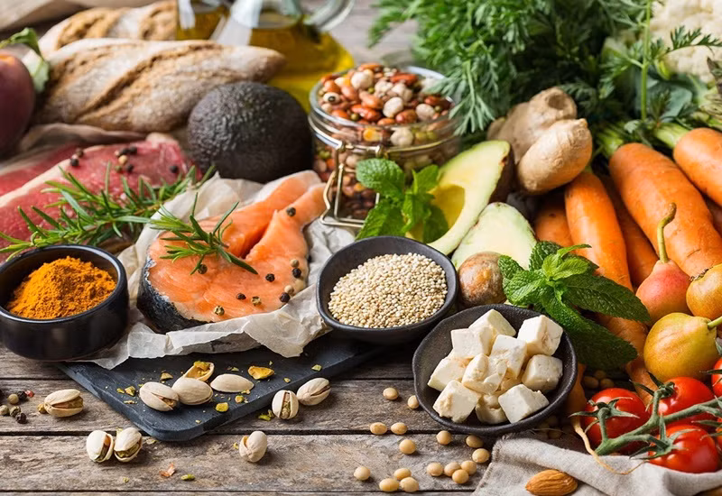 Duy trì chế độ ăn uống khoa học.