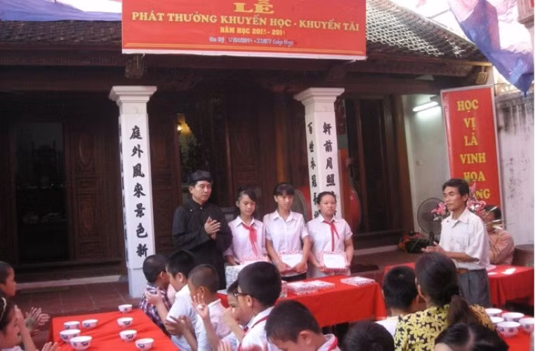 Nhiều dòng họ gây quỹ khuyến học và trao thưởng dịp Chạp họ.