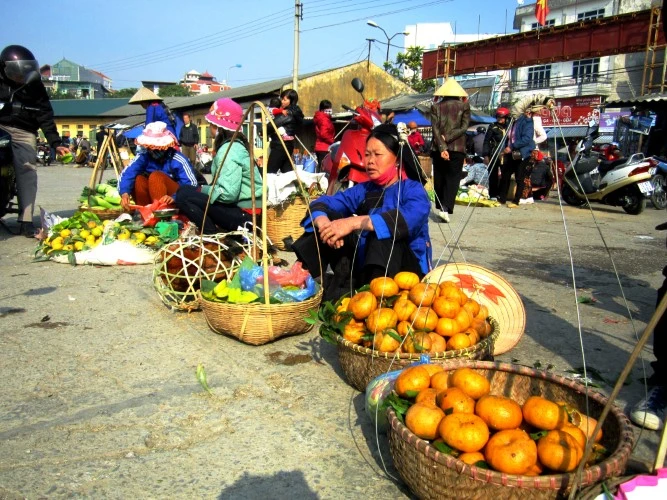 Những sản vật được đồng bào vùng cao bày bán ở phiên chợ mùa xuân Bắc Mê.